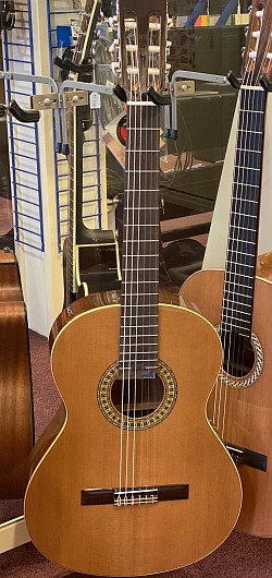 Paco Castillio 201, verkrijgbaar in 4/4 - 3/4, €359,-