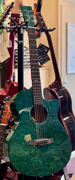 Tanglewood Azure TA4CEBL, €349,-