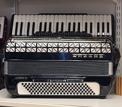 Hohner Atlantic III 120 bas/3 korig €995,-