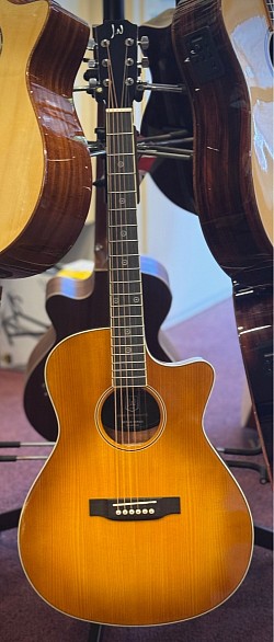 James Nelligan €359,-