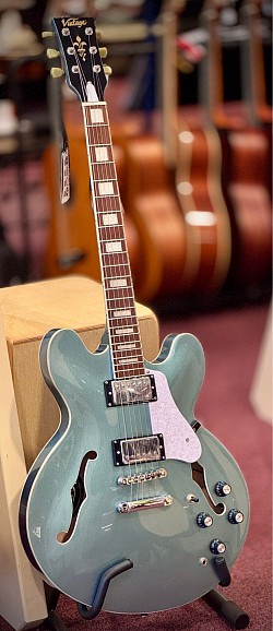 Vitrage hollow boys, €649,-