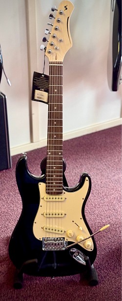 Stagg SES-30 3/4 €179,-
