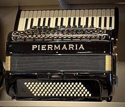 Piermaria 210 Gold 96 bas/4 korig (16+8+8+4) Superstrakke Americain Musette