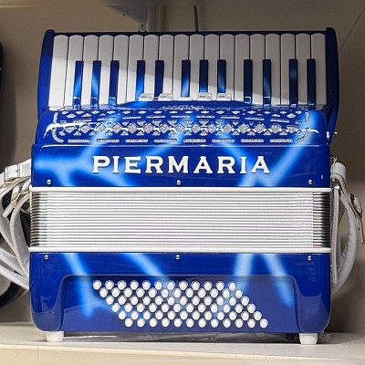 Piermaria 305, 72 bas/3 korig. Musette uitvoering, bleu eclair! Bijzonder laag gewicht #piermariaaccordion #barneveldcentrum #piermaria #accordeon