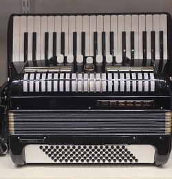 Hohner Verdi II, 96 bas/3 korig (consignatie)