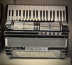 Hohner Möring V 120 bas/5 korig (consignatie)