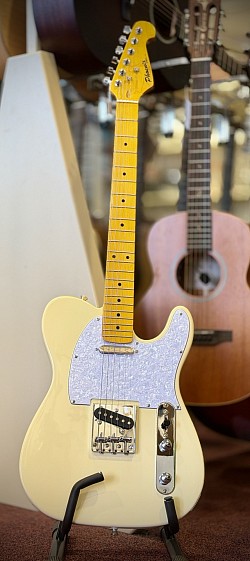 Phoenix Telecaster vintage white, €199,-