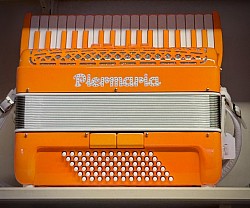 Piermaria 202 Fluor Orange custom shop 8+8+8 €5995,-