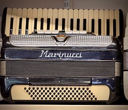 Marinucci 80 Bas/3 korig €895,-