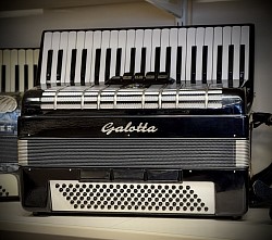 Galotta, 120 Bas/3 korig €895,-